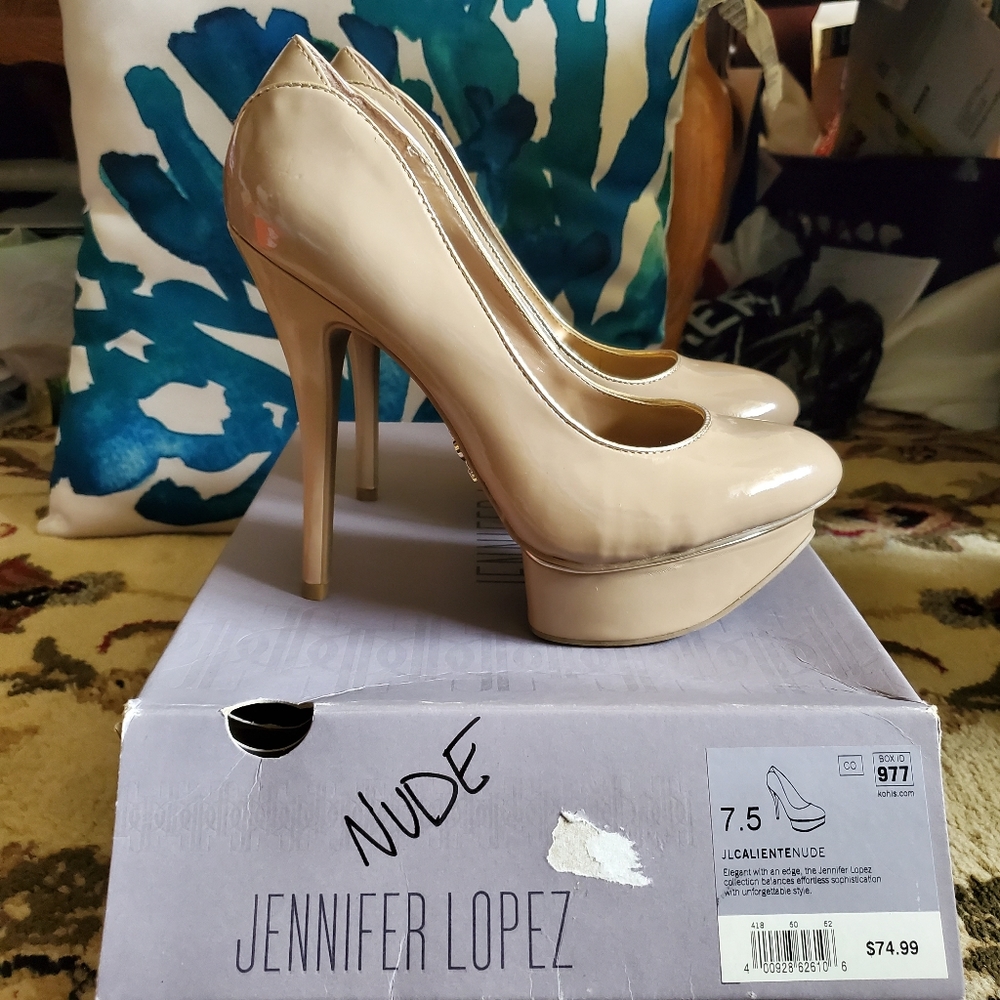 Never Worn Jennifer Lopez Beige/Nude Pumps